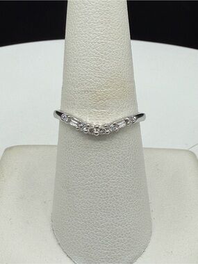 Elegant Natural Diamond Stackable 14k White Gold Ring – Size 7 | Chevron Band